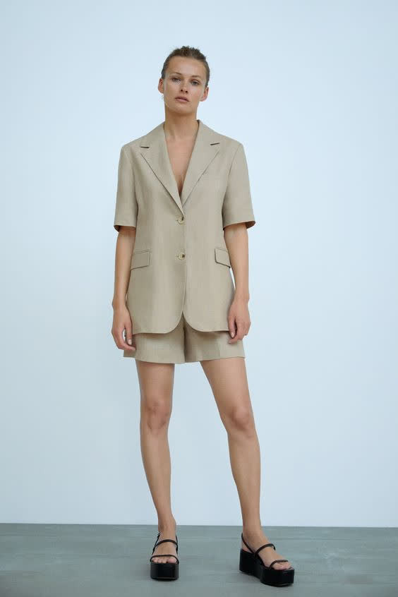 Và đây là chiếc blazer được dự là sẽ hot nhất năm 2021! - Ảnh 8. Và đây là chiếc blazer được dự là sẽ hot nhất năm 2021! - Ảnh 8.