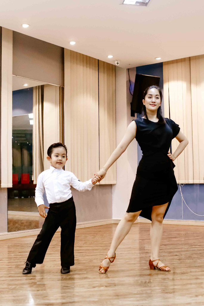 Khánh Thi bật mí thời khắc phát hiện & nuôi dưỡng tài năng dancesport của nhóc tì Kubi - Ảnh 1.