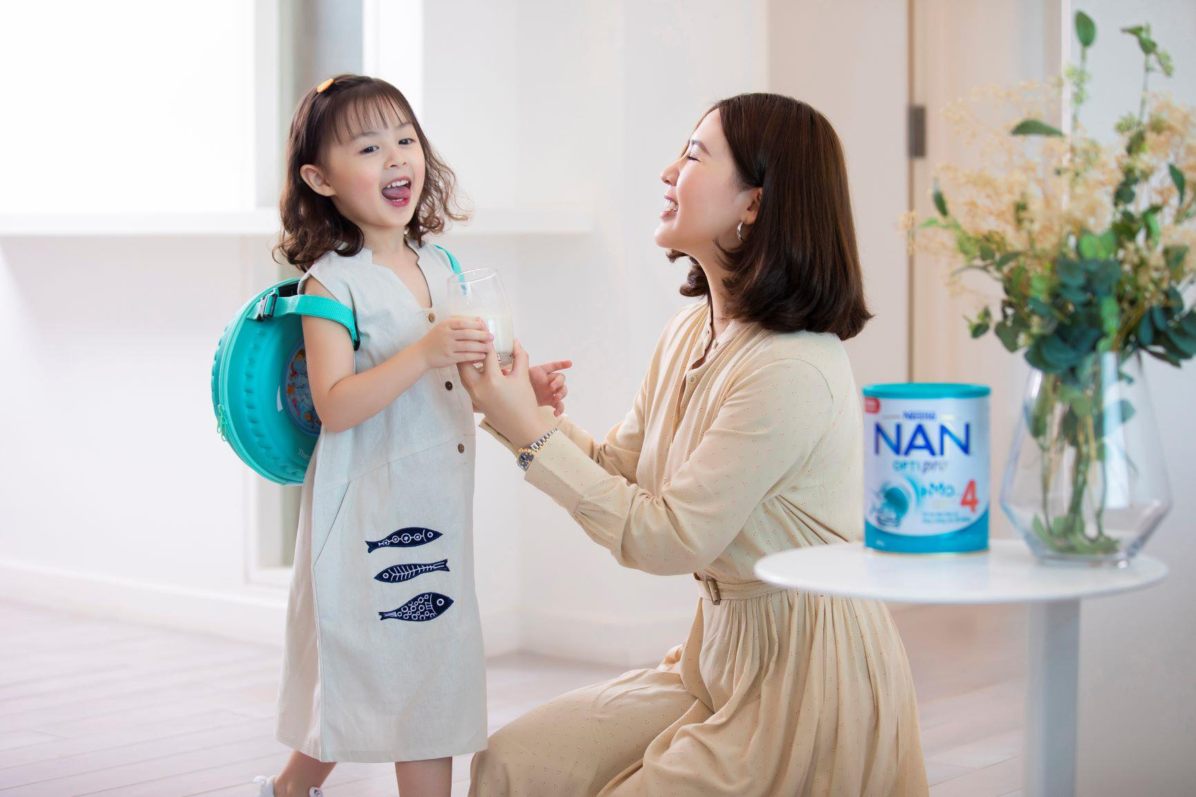 Hành trình khôn lớn diệu kỳ của con khởi đầu từ Nestlé NAN Optipro4 - Ảnh 2.