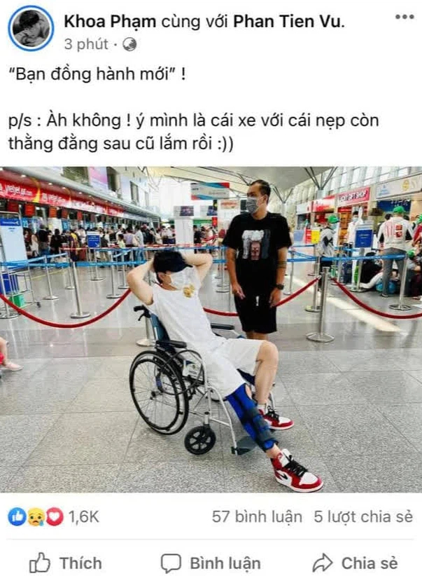 Karik phải ngồi xe lăn sau khi gặp tai nạn té từ sân khấu xuống đất, chính thức lên tiếng về khả năng tham dự Rap Việt Concert - Ảnh 2. Karik phải ngồi xe lăn sau khi gặp tai nạn té từ sân khấu xuống đất, chính thức lên tiếng về khả năng tham dự Rap Việt Concert - Ảnh 2.