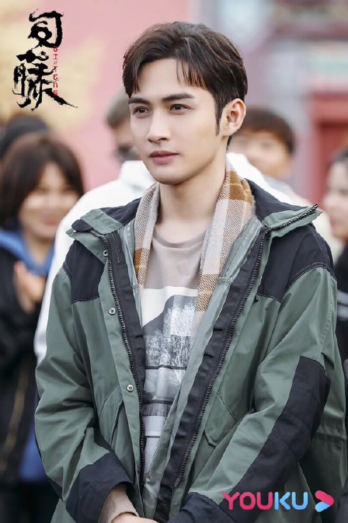 Rộ tin thấy Trương Bân Bân nổi lên nhờ Tư Đằng, Địch Lệ Nhiệt Ba lân la đòi hợp tác nhưng nhận kết phũ - Ảnh 3. Rộ tin thấy Trương Bân Bân nổi lên nhờ Tư Đằng, Địch Lệ Nhiệt Ba lân la đòi hợp tác nhưng nhận kết phũ - Ảnh 3.