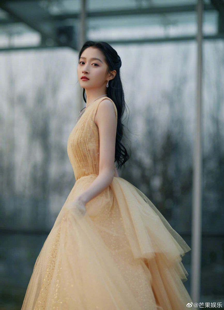 Dàn sao Hoa ngữ là hậu duệ quý tộc triều đại nhà Thanh: Quan Hiểu Đồng nổi tiếng là hậu duệ gia tộc Mãn Châu hùng mạnh nhất - Ảnh 8. Dàn sao Hoa ngữ là hậu duệ quý tộc triều đại nhà Thanh: Quan Hiểu Đồng nổi tiếng là hậu duệ gia tộc Mãn Châu hùng mạnh nhất - Ảnh 8.