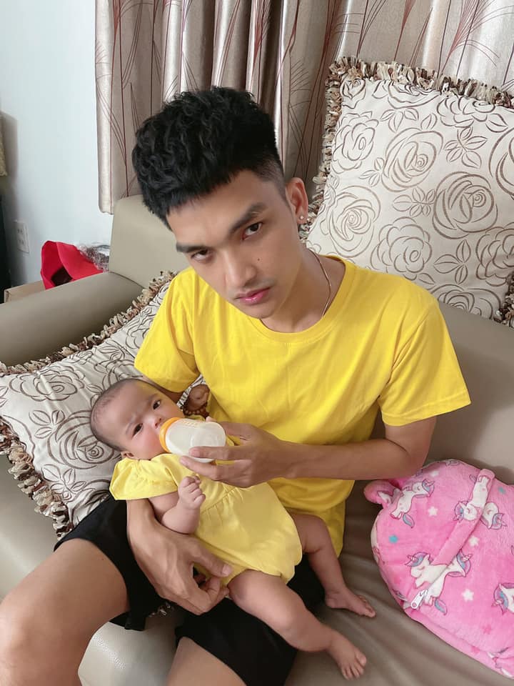 Mạc Văn Khoa khoe ảnh gia đình hạnh phúc, netizen xỉu up xỉu down với gương mặt tấu hài của cô con gái - Ảnh 6. Mạc Văn Khoa khoe ảnh gia đình hạnh phúc, netizen xỉu up xỉu down với gương mặt tấu hài của cô con gái - Ảnh 6.