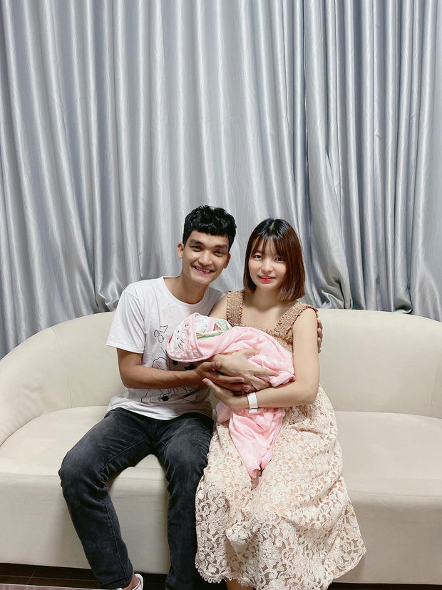 Mạc Văn Khoa khoe ảnh gia đình hạnh phúc, netizen xỉu up xỉu down với gương mặt tấu hài của cô con gái - Ảnh 7.