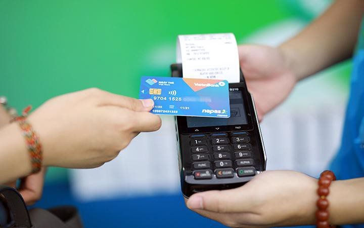 Khai tử thẻ từ ATM: Những lưu ý khi đổi thẻ chip - Ảnh 2.