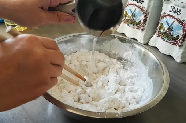 Cách nấu bánh canh ngọt đơn giản - làm sợi bánh canh