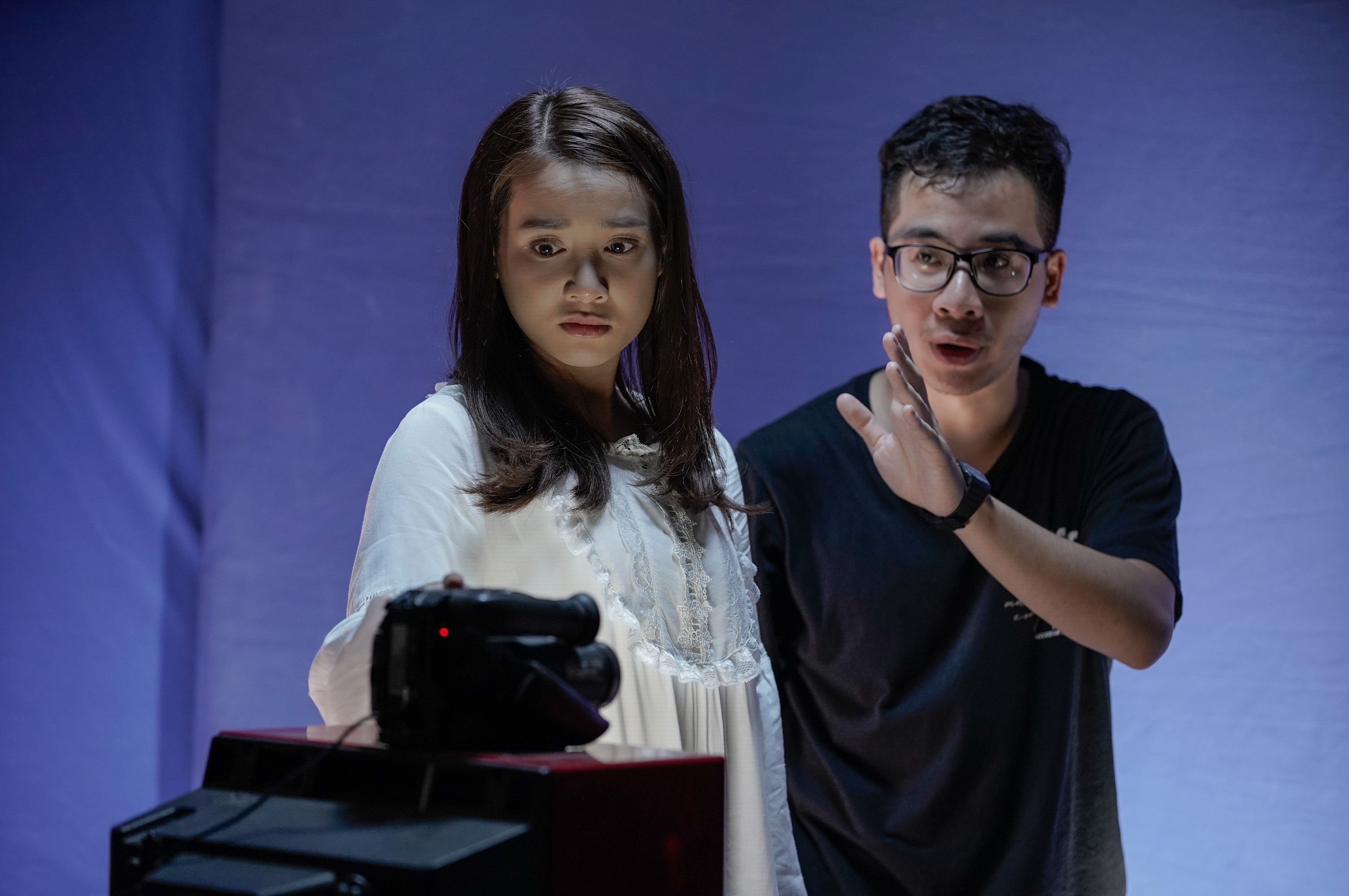 Đạo diễn Song Song bênh vực khi Nhã Phương bị chê diễn xuất, netizen hậm hực văn vở quá rồi - Ảnh 1. Đạo diễn Song Song bênh vực khi Nhã Phương bị chê diễn xuất, netizen hậm hực văn vở quá rồi - Ảnh 1.