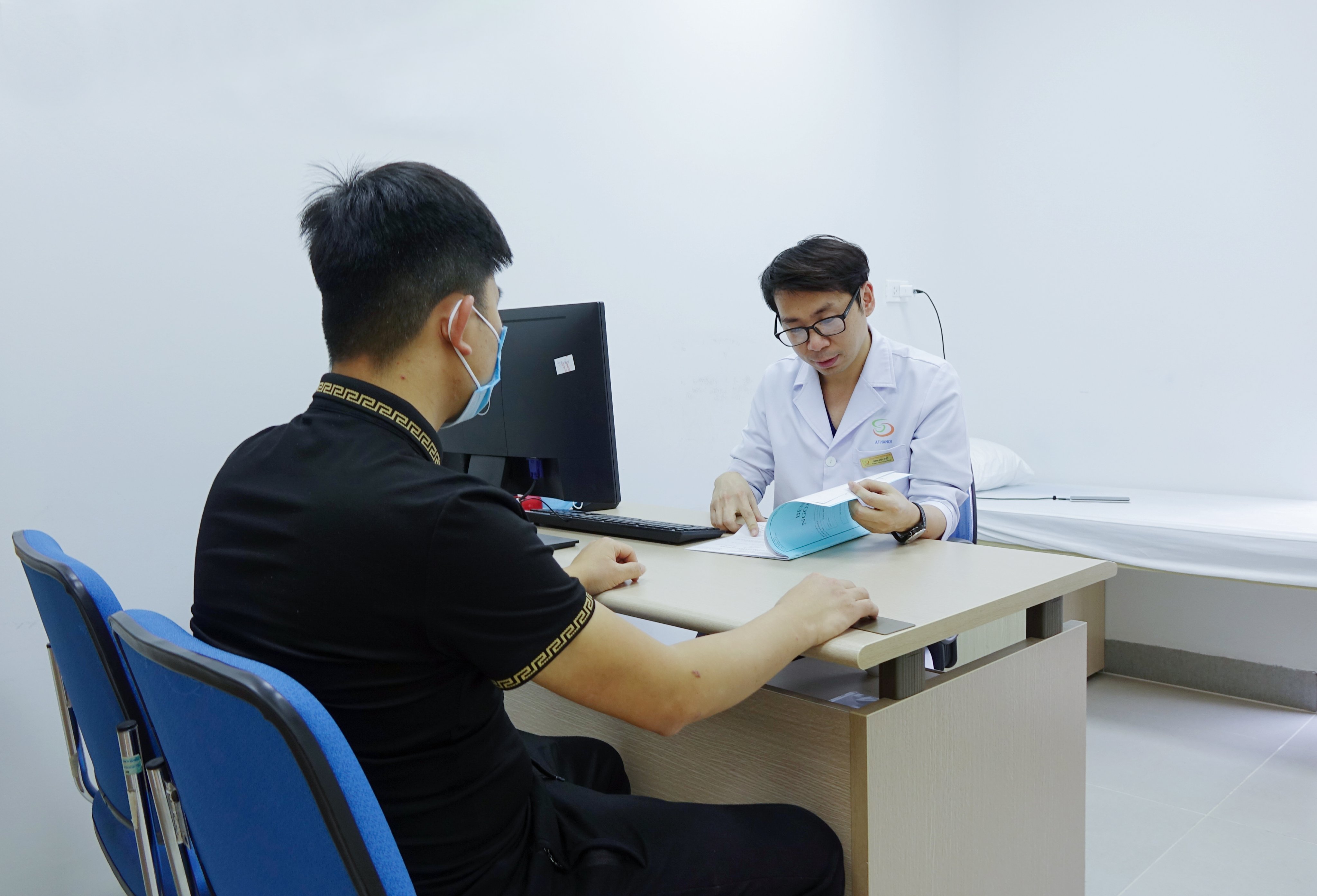 Can thiệp sâu để "bắt" từng con tinh trùng: Phương pháp cứu nguy cho những nam giới khó có con do không có tinh trùng - Ảnh 2. Can thiệp sâu để "bắt" từng con tinh trùng: Phương pháp cứu nguy cho những nam giới khó có con do không có tinh trùng - Ảnh 2.