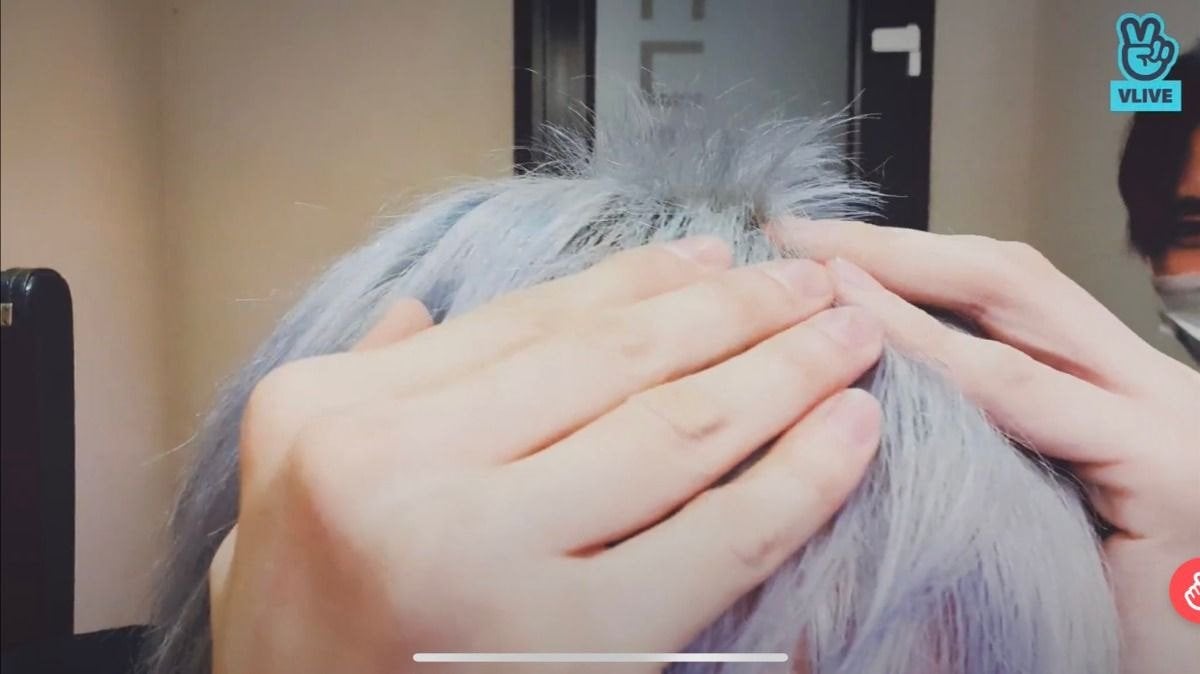 Nhìn idol Hàn mà thương: Vì nhuộm tẩy nhiều mà phải tóc hỏng nặng, phải cắt tỉa suốt ngày - Ảnh 2. Nhìn idol Hàn mà thương: Vì nhuộm tẩy nhiều mà phải tóc hỏng nặng, phải cắt tỉa suốt ngày - Ảnh 2.