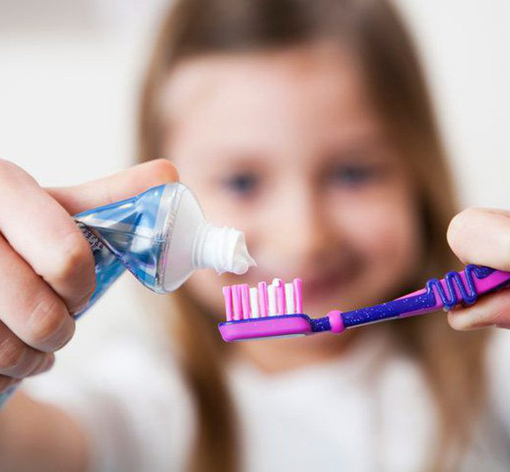 Ngoài chiều cao, thể chất, sức khỏe răng miệng cũng là vấn đề bố mẹ đặc biệt cần quan tâm để con lớn lên mạnh khỏe - Ảnh 10. Ngoài chiều cao, thể chất, sức khỏe răng miệng cũng là vấn đề bố mẹ đặc biệt cần quan tâm để con lớn lên mạnh khỏe - Ảnh 10.