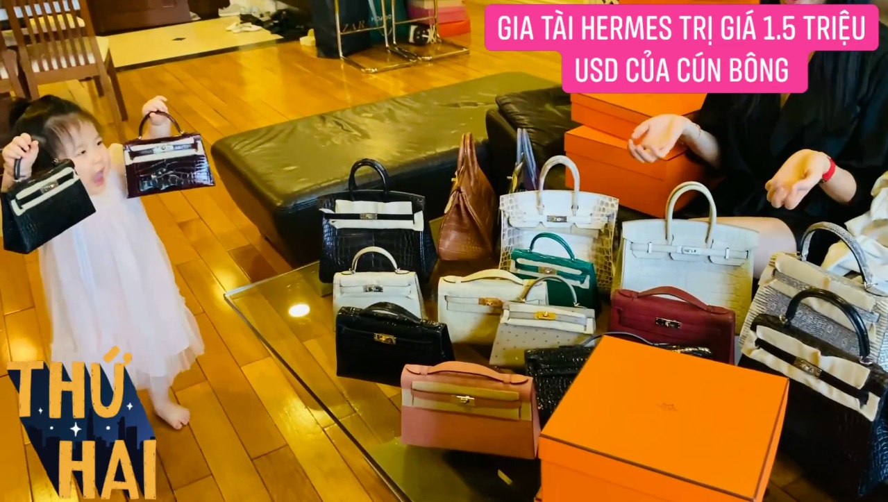 Hot mom nhiều túi Hermès hơn cả Ngọc Trinh lần đầu hé lộ gia tài túi hơn 30 tỷ, nhiều mẫu hot hit chưa chắc có tiền đã mua được - Ảnh 10. Hot mom nhiều túi Hermès hơn cả Ngọc Trinh lần đầu hé lộ gia tài túi hơn 30 tỷ, nhiều mẫu hot hit chưa chắc có tiền đã mua được - Ảnh 10.