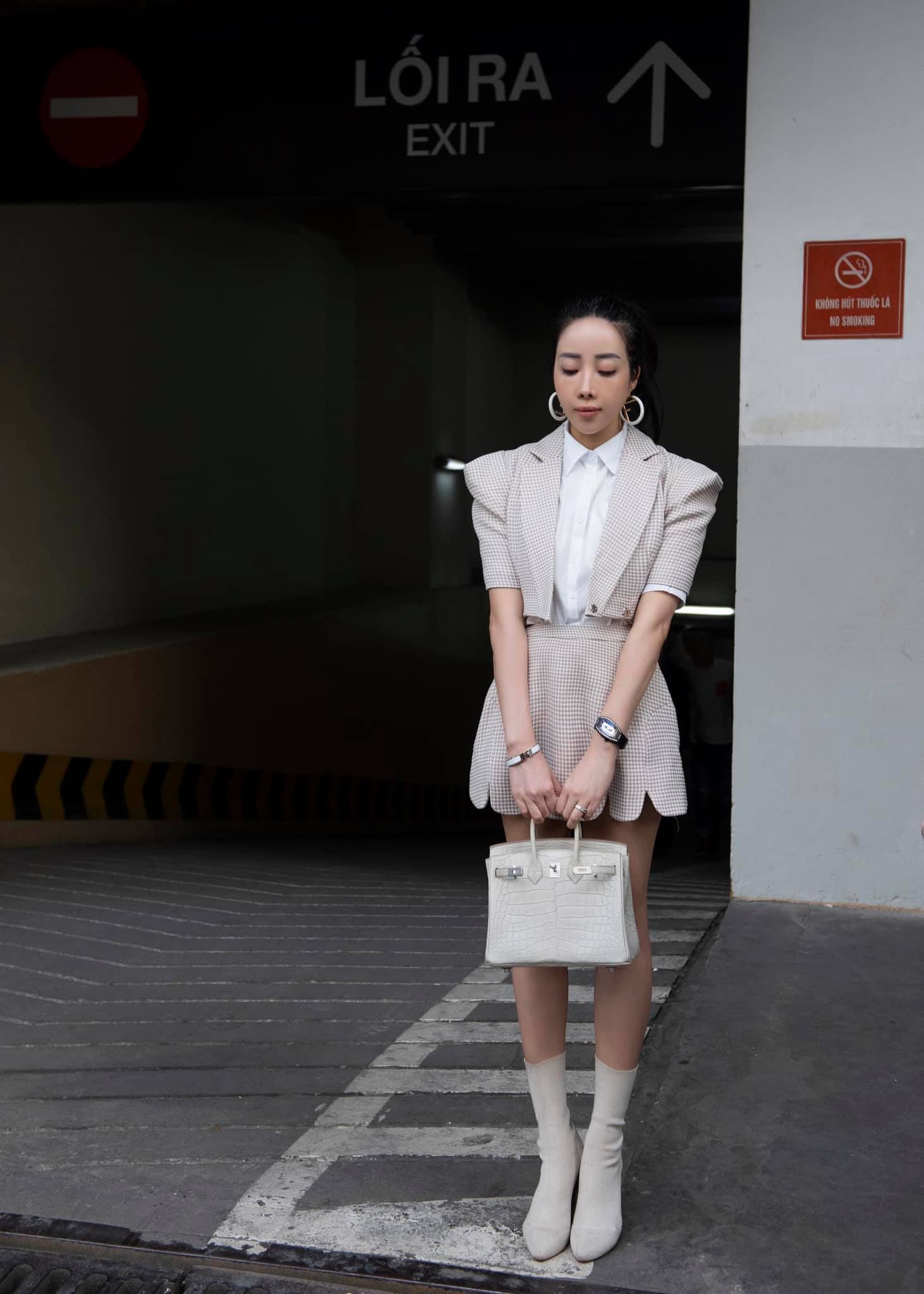 Hot mom nhiều túi Hermès hơn cả Ngọc Trinh lần đầu hé lộ gia tài túi hơn 30 tỷ, nhiều mẫu hot hit chưa chắc có tiền đã mua được - Ảnh 8. Hot mom nhiều túi Hermès hơn cả Ngọc Trinh lần đầu hé lộ gia tài túi hơn 30 tỷ, nhiều mẫu hot hit chưa chắc có tiền đã mua được - Ảnh 8.