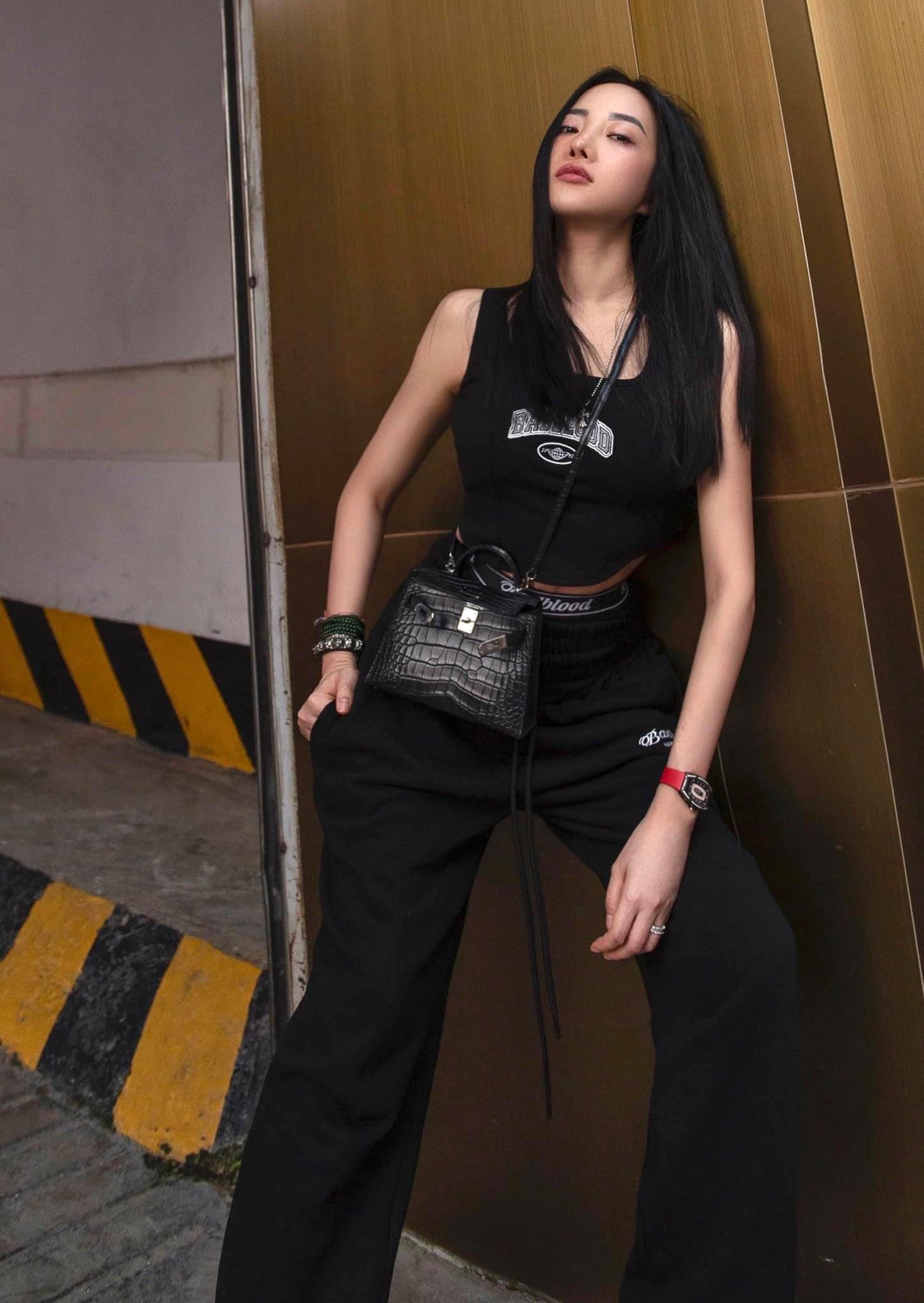 Hot mom nhiều túi Hermès hơn cả Ngọc Trinh lần đầu hé lộ gia tài túi hơn 30 tỷ, nhiều mẫu hot hit chưa chắc có tiền đã mua được - Ảnh 11. Hot mom nhiều túi Hermès hơn cả Ngọc Trinh lần đầu hé lộ gia tài túi hơn 30 tỷ, nhiều mẫu hot hit chưa chắc có tiền đã mua được - Ảnh 11.