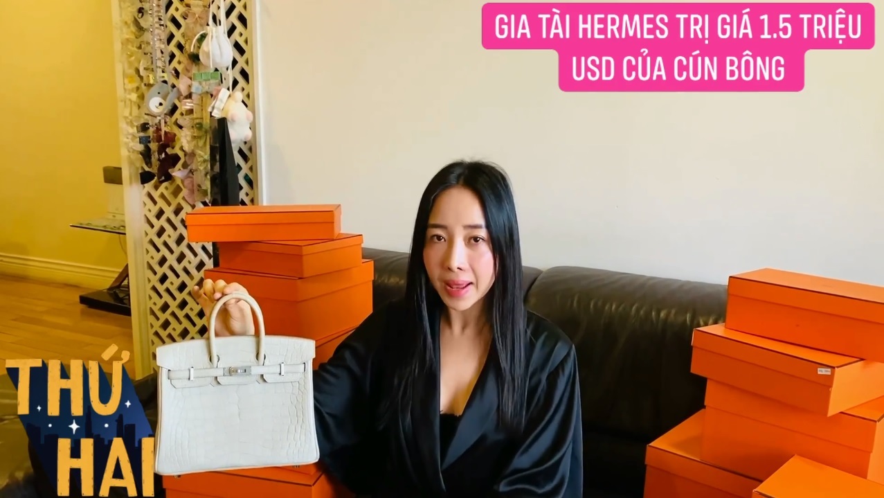 Hot mom nhiều túi Hermès hơn cả Ngọc Trinh lần đầu hé lộ gia tài túi hơn 30 tỷ, nhiều mẫu hot hit chưa chắc có tiền đã mua được - Ảnh 3. Hot mom nhiều túi Hermès hơn cả Ngọc Trinh lần đầu hé lộ gia tài túi hơn 30 tỷ, nhiều mẫu hot hit chưa chắc có tiền đã mua được - Ảnh 3.