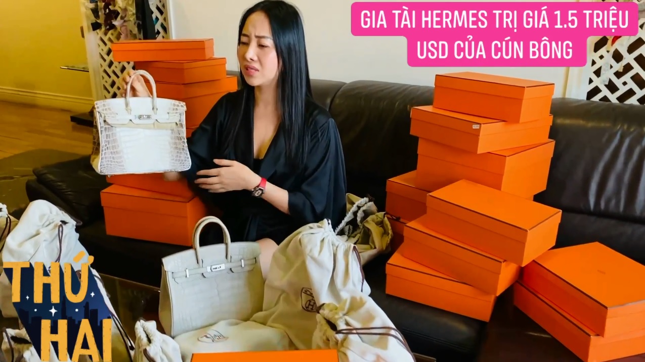 Hot mom nhiều túi Hermès hơn cả Ngọc Trinh lần đầu hé lộ gia tài túi hơn 30 tỷ, nhiều mẫu hot hit chưa chắc có tiền đã mua được - Ảnh 4. Hot mom nhiều túi Hermès hơn cả Ngọc Trinh lần đầu hé lộ gia tài túi hơn 30 tỷ, nhiều mẫu hot hit chưa chắc có tiền đã mua được - Ảnh 4.