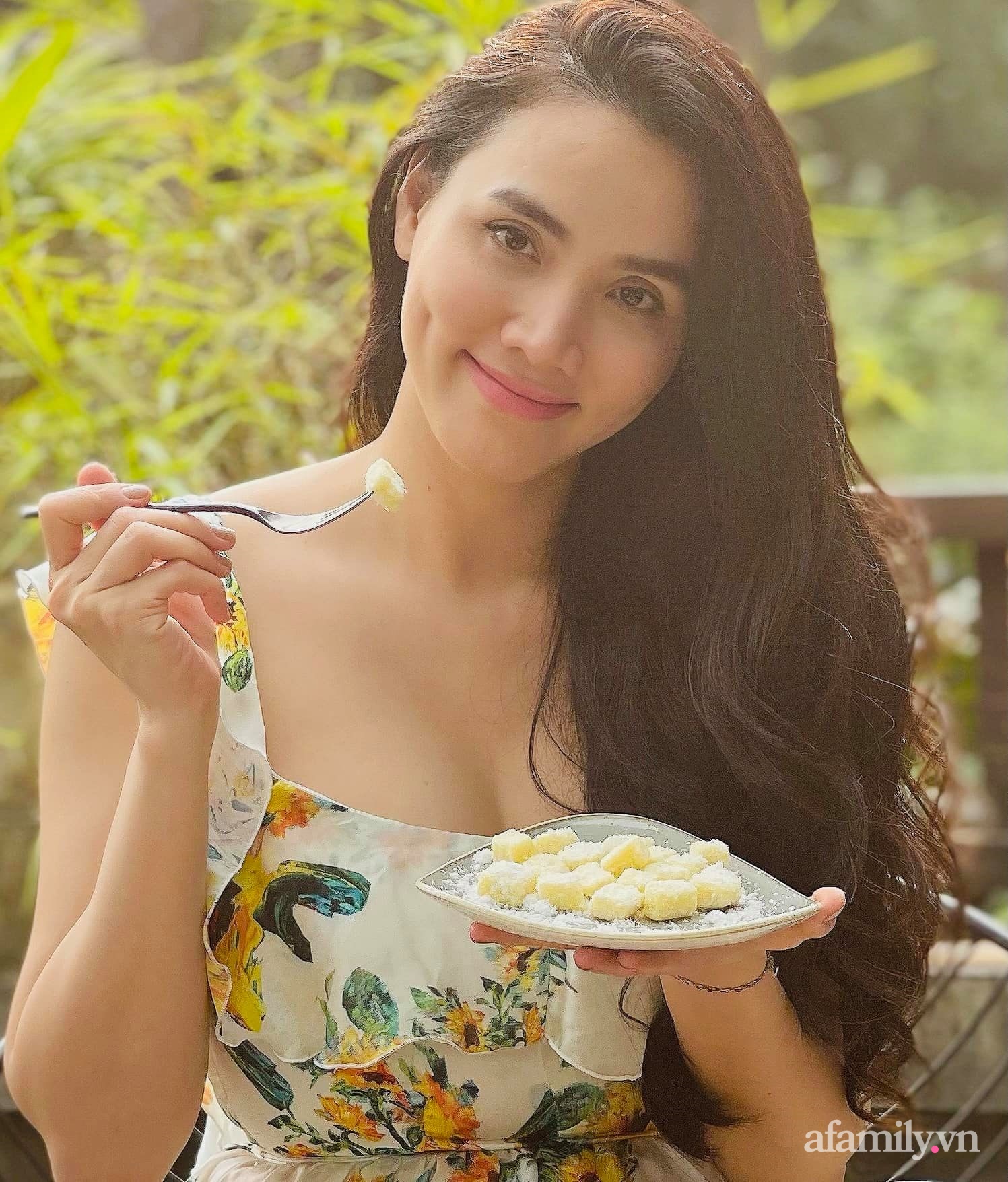Người mẫu, diễn viên Trang Nhung bật mí bí kíp kinh doanh thành công khi lần đầu khởi nghiệp với món kẹo dừa Luxury  - Ảnh 1.