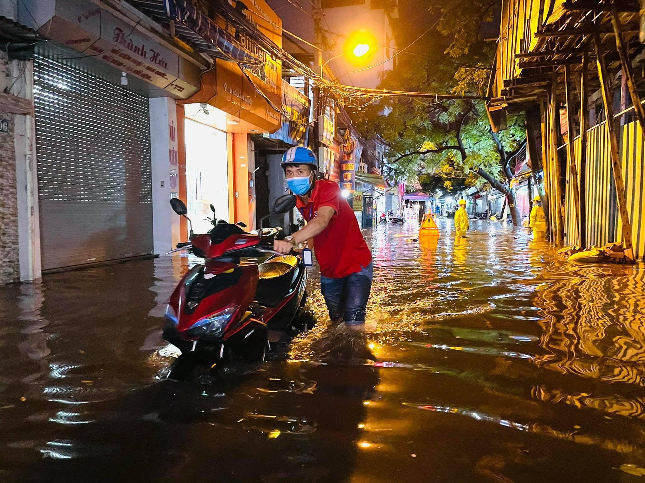 Vì sao dông nhiệt trở thành nỗi ác mộng của người Hà Nội? - Ảnh 1.