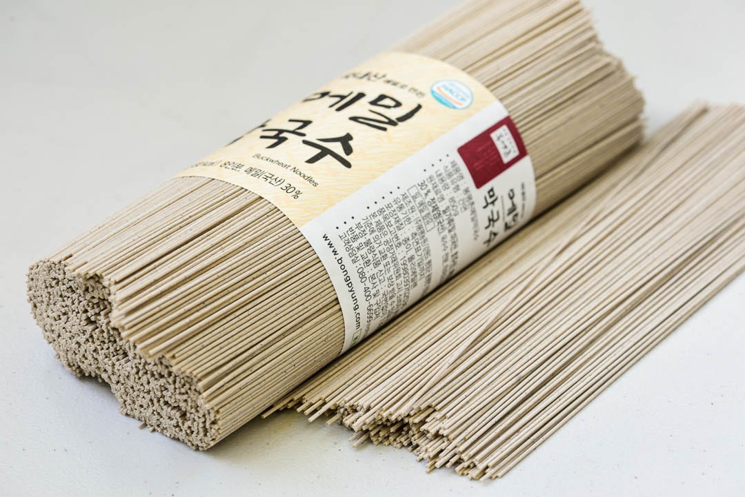 Mùa hè làm mì lạnh kiểu Hàn ăn 1 lại muốn ăn 2 - Ảnh 2.