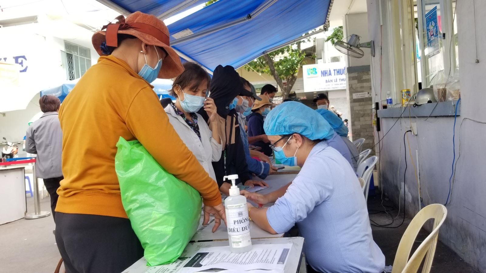 Bệnh nhân ở Bệnh viện K (Hà Nội) vào Bệnh viện Ung Bướu TP Hồ Chí Minh khám không khai báo trung thực - Ảnh 1.