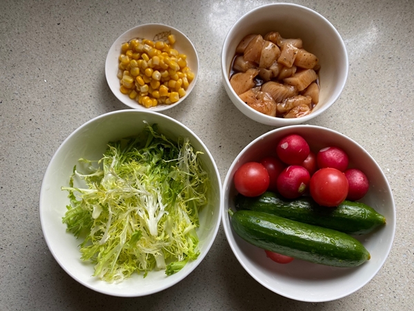 Nắng nóng gay gắt, mỗi ngày tôi đều làm món salad này mang đi làm, ăn vừa ngon mát lại giúp giảm cân hiệu quả - Ảnh 2.