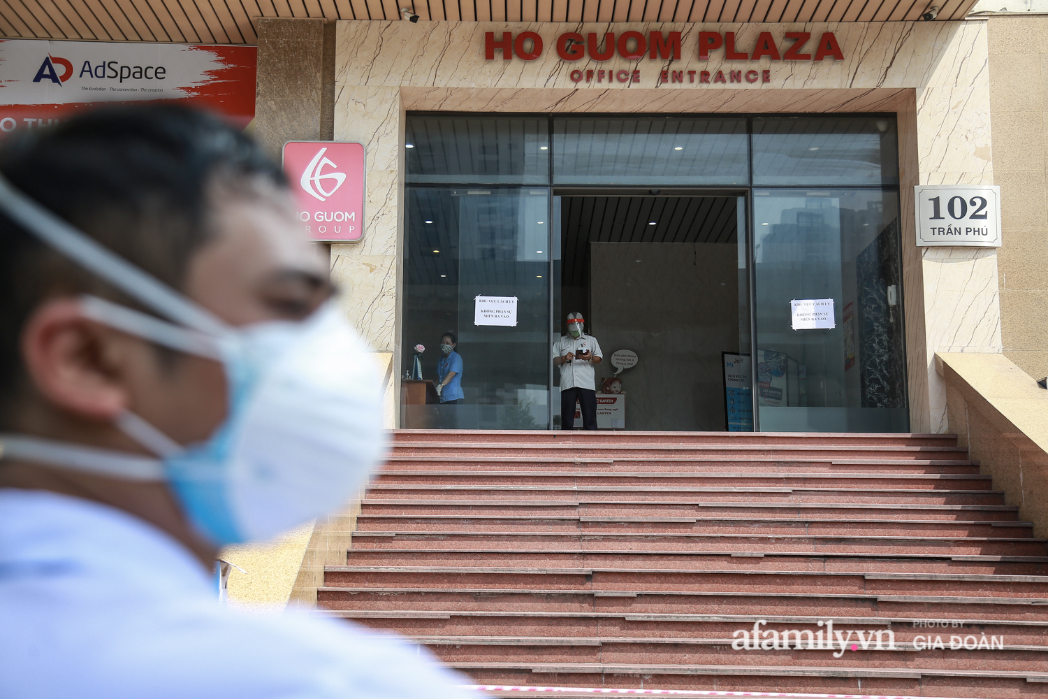 Hà Nội phong tỏa 2 tòa chung cư Hồ Gươm Plaza và tòa CT7 chung cư Boo young nơi có ca nghi nhiễm COVID-19 liên quan &quot;bệnh nhân 3634&quot; - Ảnh 5.