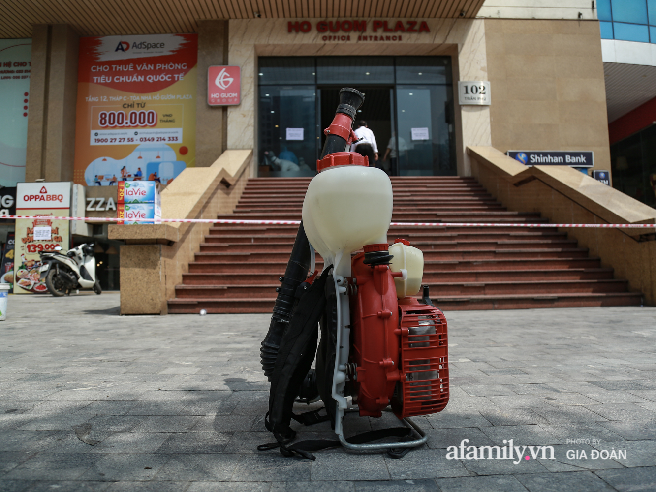 Hà Nội phong tỏa 2 tòa chung cư Hồ Gươm Plaza và tòa CT7 chung cư Boo young nơi có ca nghi nhiễm COVID-19 liên quan &quot;bệnh nhân 3634&quot; - Ảnh 12.