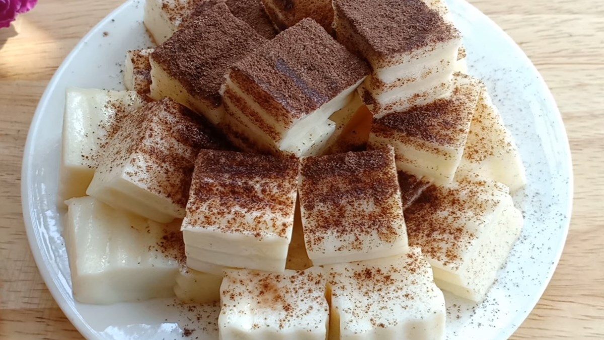 M&aacute;ch chị em c&aacute;ch "h&ocirc; biến" sữa chua th&agrave;nh m&oacute;n thạch dẻo ăn đến l&agrave; m&ecirc;! - Ảnh 1.