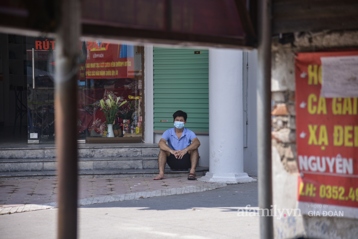 Những câu chuyện xúc động bên trong hàng rào cách ly: &quot;Có những bữa không muốn ăn, có thể chỉ uống nước vì thấm mệt, nhưng vẫn cố gắng hoàn thành công việc của mình&quot; - Ảnh 2.