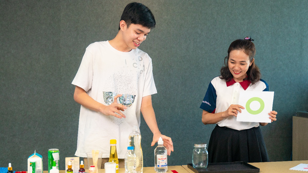 Thí nghiệm nhà làm ‘hớp hồn” các bạn trẻ “Siêu Trí Tuệ” - Ảnh 2. Thí nghiệm nhà làm ‘hớp hồn” các bạn trẻ “Siêu Trí Tuệ” - Ảnh 2.