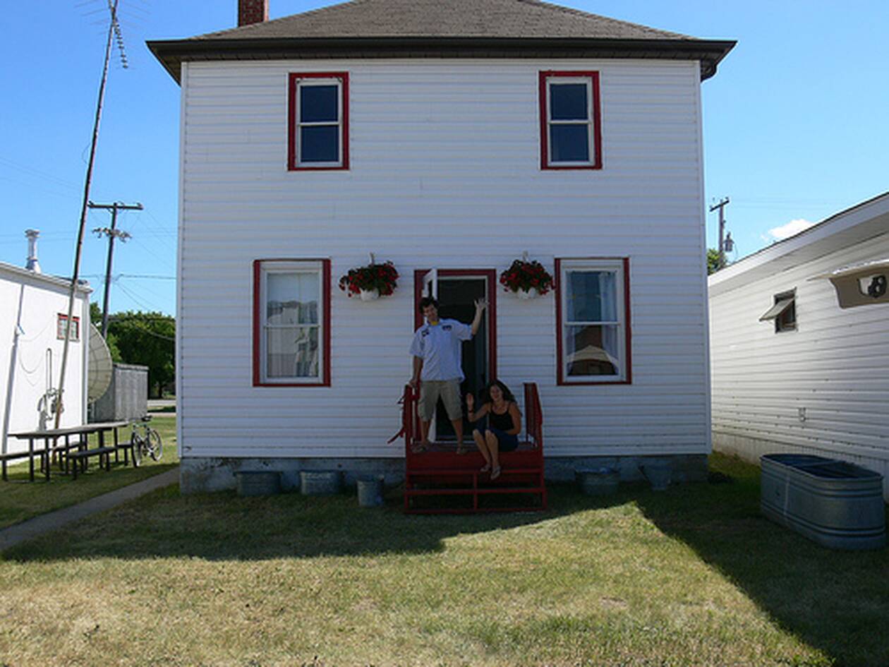 Thiên tài bán hàng online lộ diện: Người đàn ông thất nghiệp mua căn nhà 2 tầng chỉ với một chiếc kẹp giấy màu đỏ - Ảnh 10.
