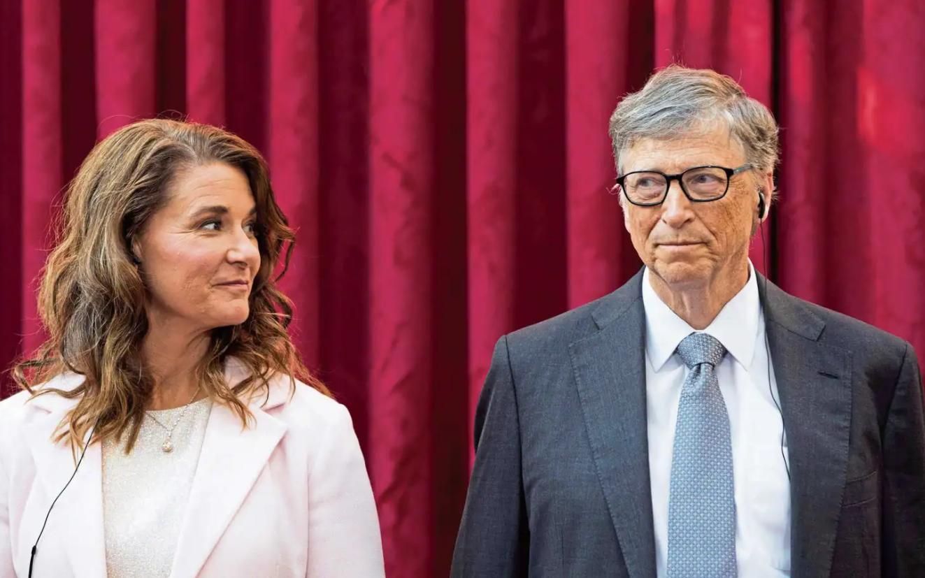 Truyền thông tiếp tục bóc mẽ tỷ phú Bill Gates gạ gẫm nhân viên nữ trong nhiều năm, thừa nhận từng ngoại tình và tỏ thái độ khó chịu với vợ