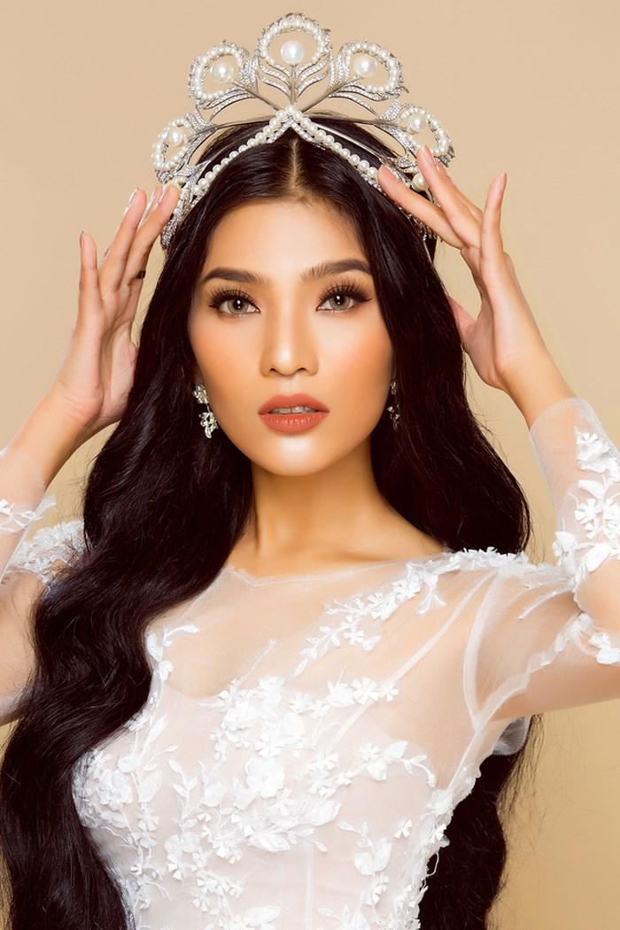 Cả dàn Hoa hậu và người đẹp Việt dính nghi án dùng hàng pha ke vì sở hữu 1 mẫu vương miện fake - Ảnh 9.