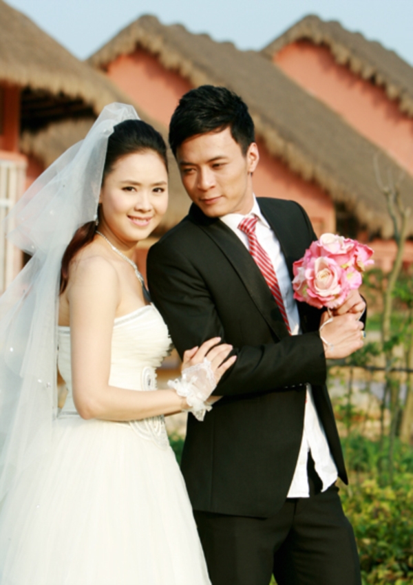 Hướng dương ngược nắng cận kề tập cuối: Hồng Diễm làm cô dâu xinh đẹp, quả là tường thành nhan sắc 10 năm không đổi - Ảnh 4.