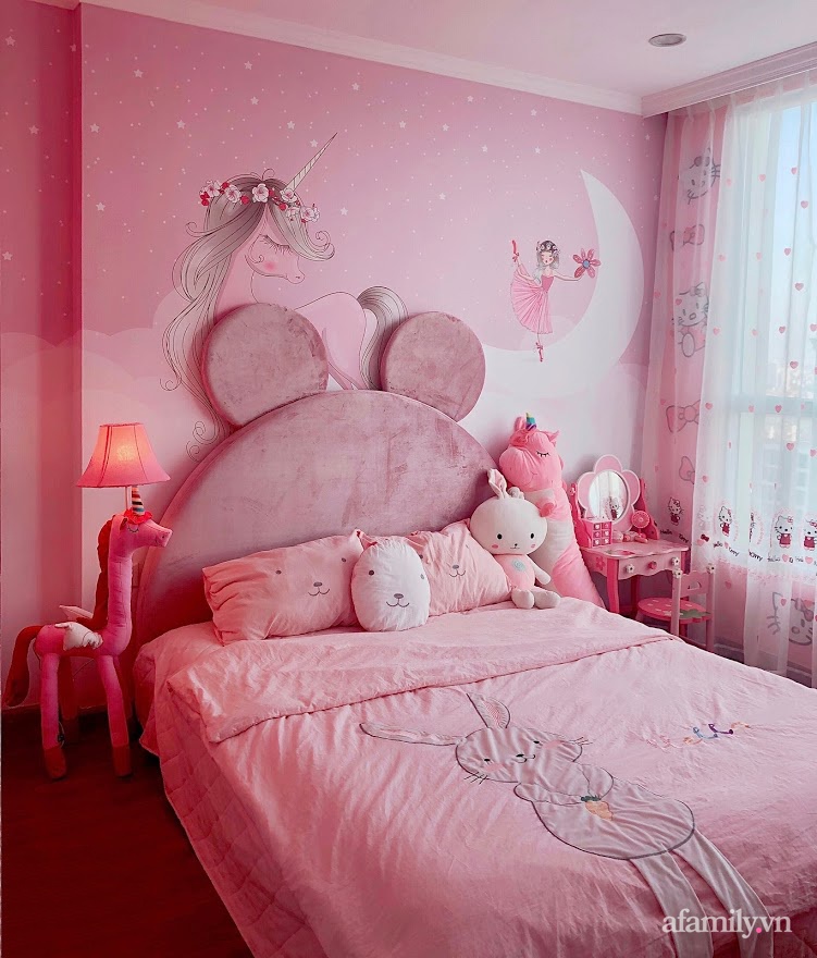 Thật tuyệt vời khi được cảm nhận sự ngọt ngào từ phòng ngủ màu hồng Hello Kitty năm