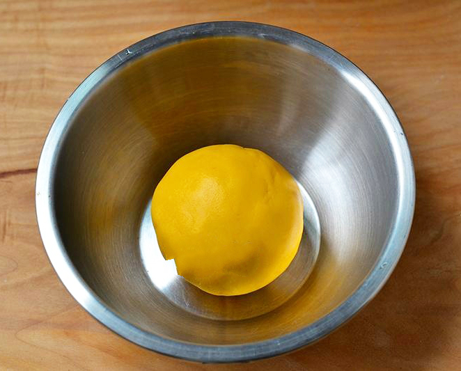 Tranh thủ ng&agrave;y nghỉ lễ cuối c&ugrave;ng, chị em v&agrave;o bếp l&agrave;m b&aacute;t ch&egrave; khoai dẻo ăn cho m&aacute;t ruột! - Ảnh 6.