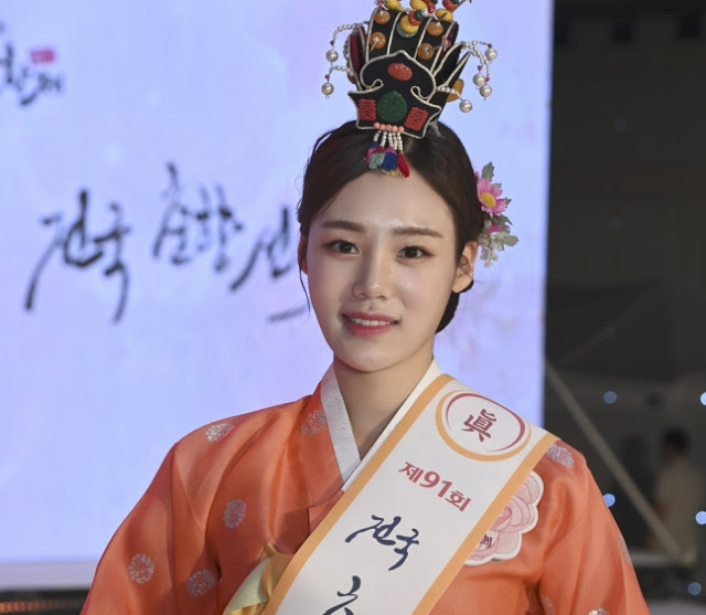 Hoa hậu truyền thống Hàn gây sốc với gương mặt méo xệch khi đăng quang, kéo đến ảnh đời thường lại há hốc vì visual thần thánh - Ảnh 2.