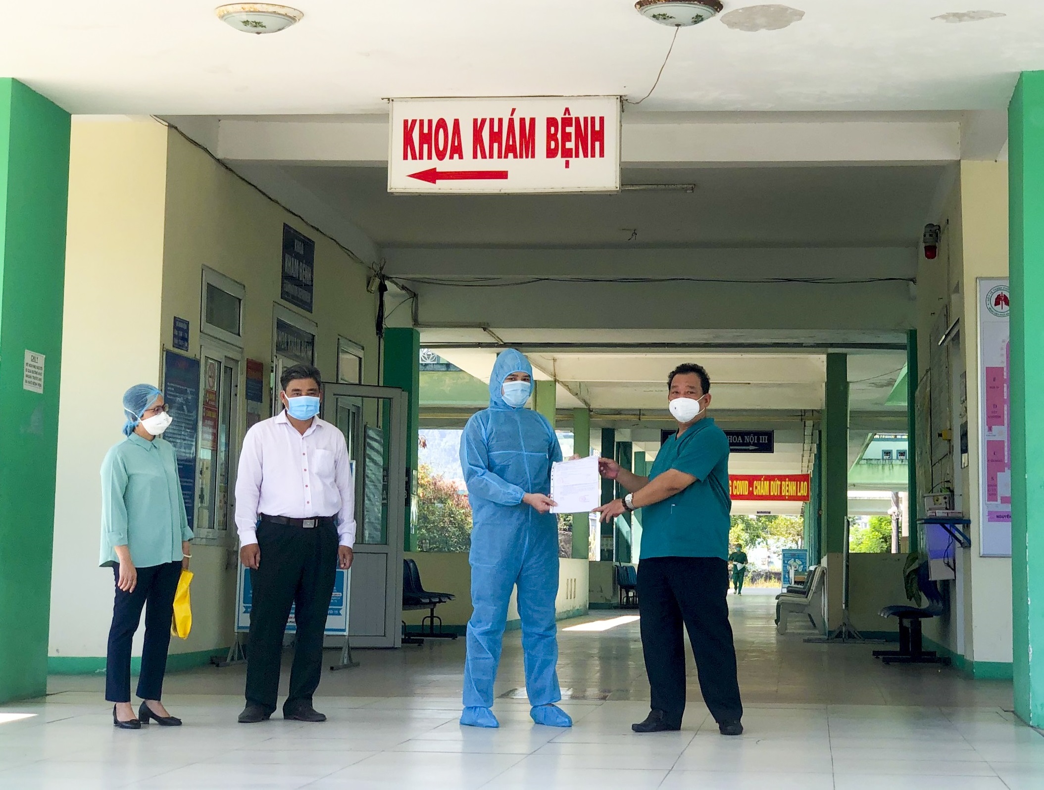 Bệnh nhân COVID-19 đầu tiên trong đợt dịch 2 ở Đà Nẵng xuất viện - Ảnh 3.