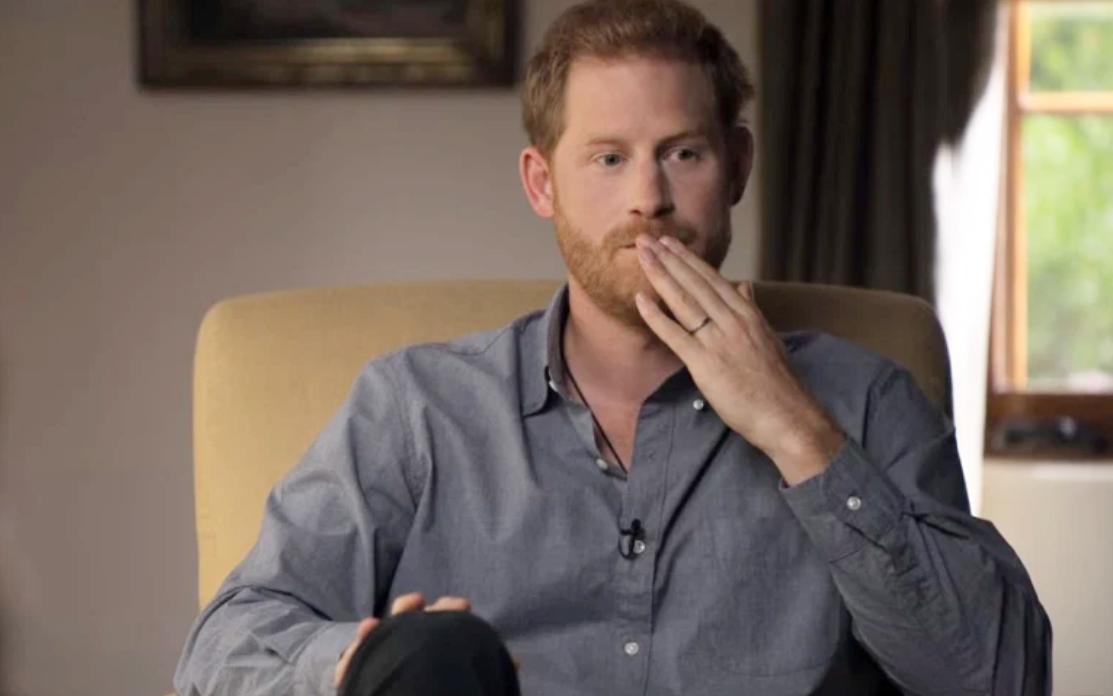Hoàng tử Harry kích hoạt "quả bom" làm rung chuyển Hoàng gia Anh trong bộ phim tài liệu mới: "Tôi đã bị gia đình bỏ mặc hoàn toàn"