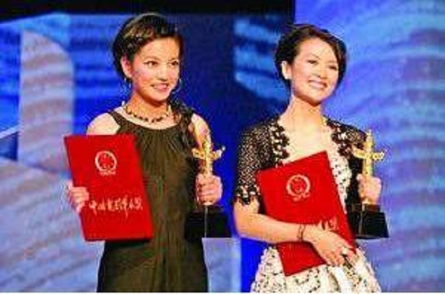 3 kẻ thù của Triệu Vy trong showbiz: Có thể hòa giải cùng Phạm Băng Băng nhưng tại sao với Chương Tử Di thì không? - Ảnh 12. 3 kẻ thù của Triệu Vy trong showbiz: Có thể hòa giải cùng Phạm Băng Băng nhưng tại sao với Chương Tử Di thì không? - Ảnh 12.
