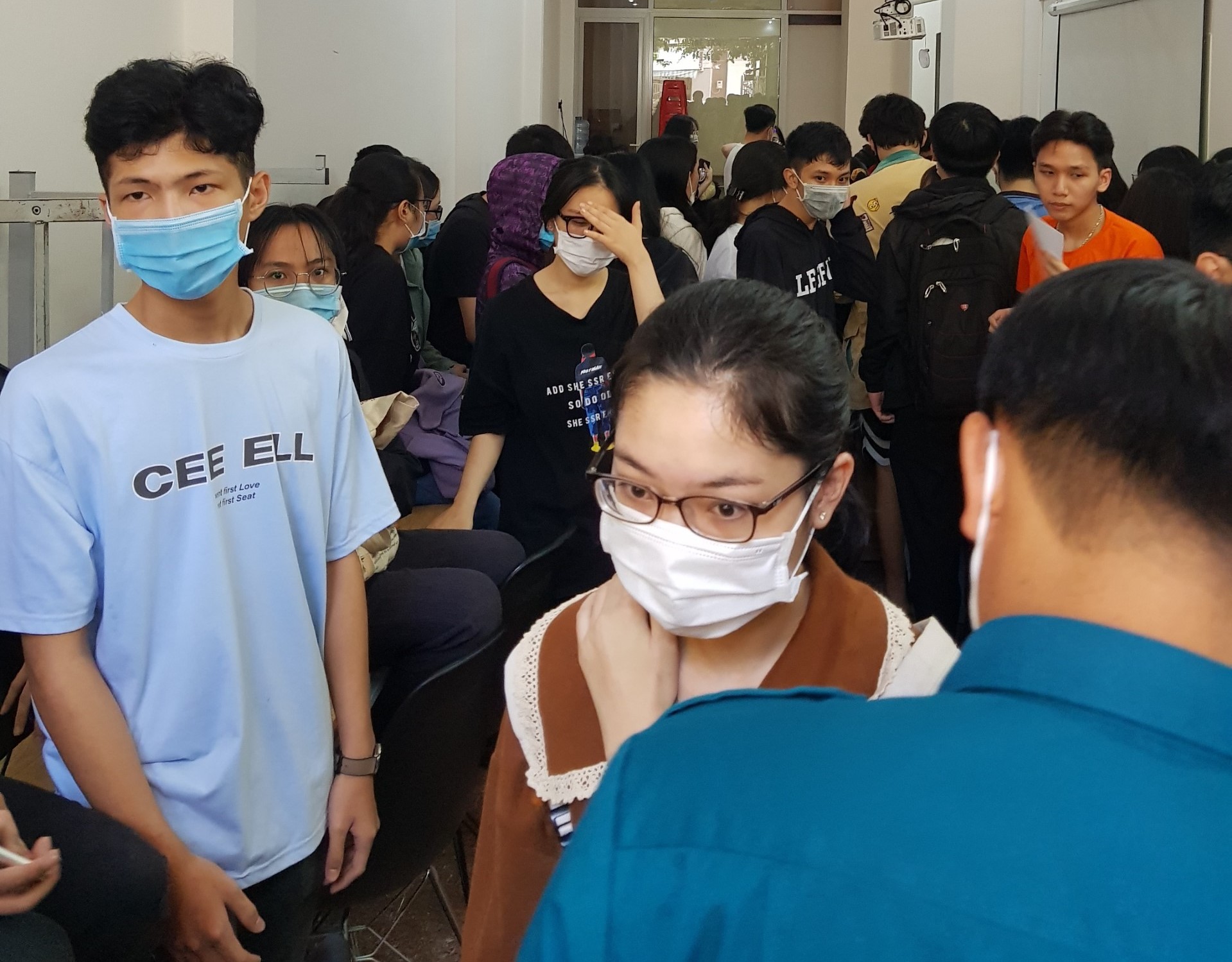 Bất chấp dịch Covid-19, cơ sở dạy tiếng Anh Trẻ Trâu vẫn cho hơn 100 học sinh tụ tập - Ảnh 4. Bất chấp dịch Covid-19, cơ sở dạy tiếng Anh Trẻ Trâu vẫn cho hơn 100 học sinh tụ tập - Ảnh 4.