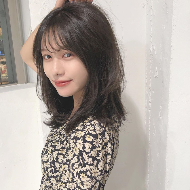 5 kiểu tóc mái siêu nịnh mặt, chẳng cần "dao kéo" vẫn che hết nhược điểm khuôn mặt: Nàng mặt to, mũi tẹt cũng tìm ra kiểu tóc chân ái - Ảnh 4. 5 kiểu tóc mái siêu nịnh mặt, chẳng cần "dao kéo" vẫn che hết nhược điểm khuôn mặt: Nàng mặt to, mũi tẹt cũng tìm ra kiểu tóc chân ái - Ảnh 4.