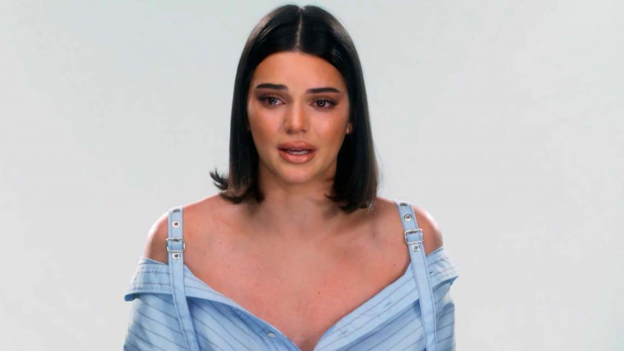 The most stressful scandal of Kendall Jenner's life: Ad removed in 1 day, forced to retire and apology in tears - Photo 6.