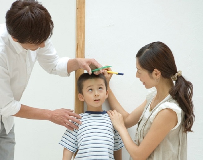 Cháu trai thấp còi nhưng bà nội vẫn khẳng định chắc nịch 'gen nhà tôi cao lớn' - Ảnh 1. Cháu trai thấp còi nhưng bà nội vẫn khẳng định chắc nịch 'gen nhà tôi cao lớn' - Ảnh 1.