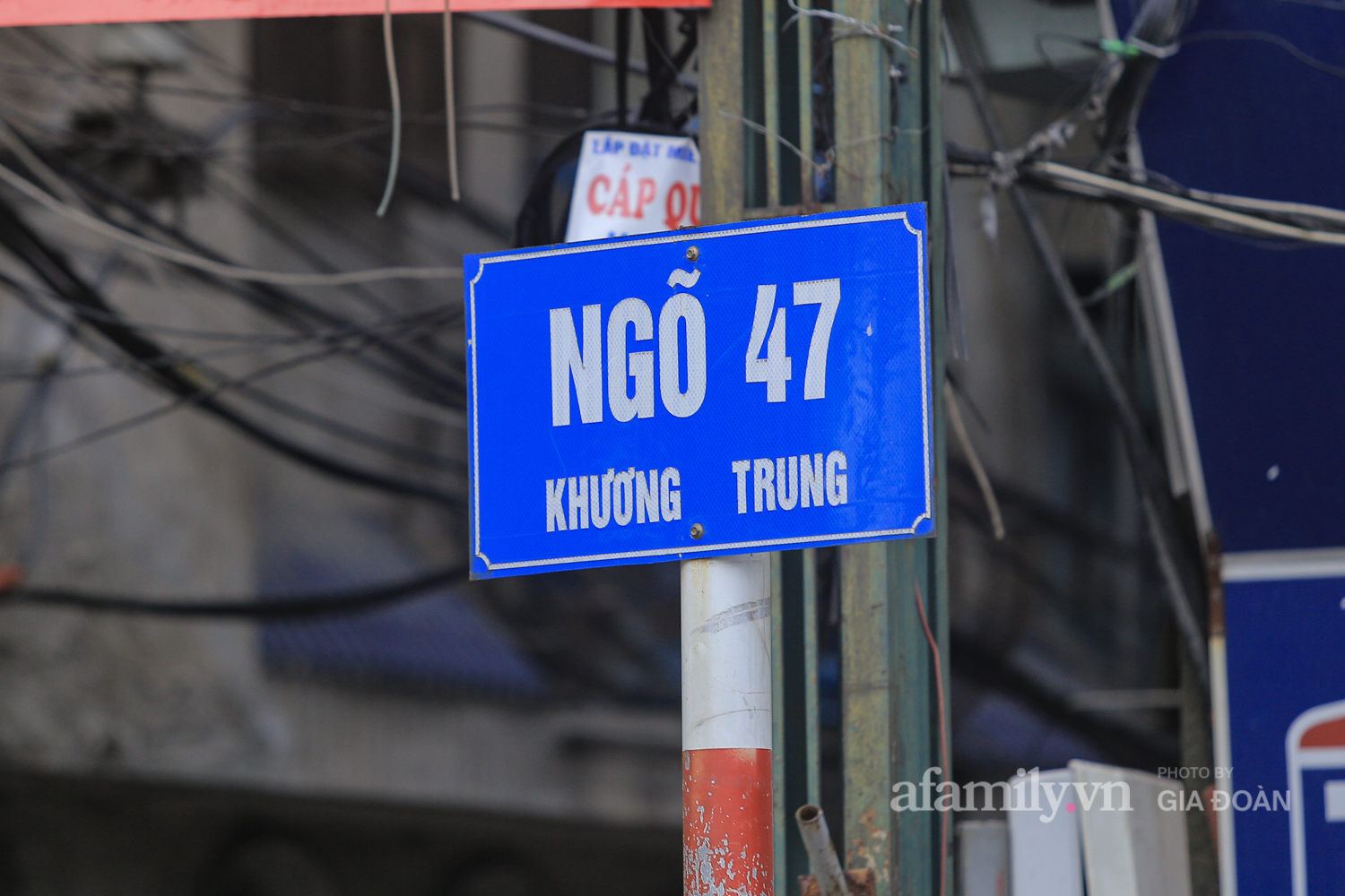 Hà Nội: 22 hộ dân tại ngõ 47 phố Khương Trung bị phong tỏa khi có ca dương tính SARS-CoV-2 làm việc tại công ty T&T - Ảnh 1.