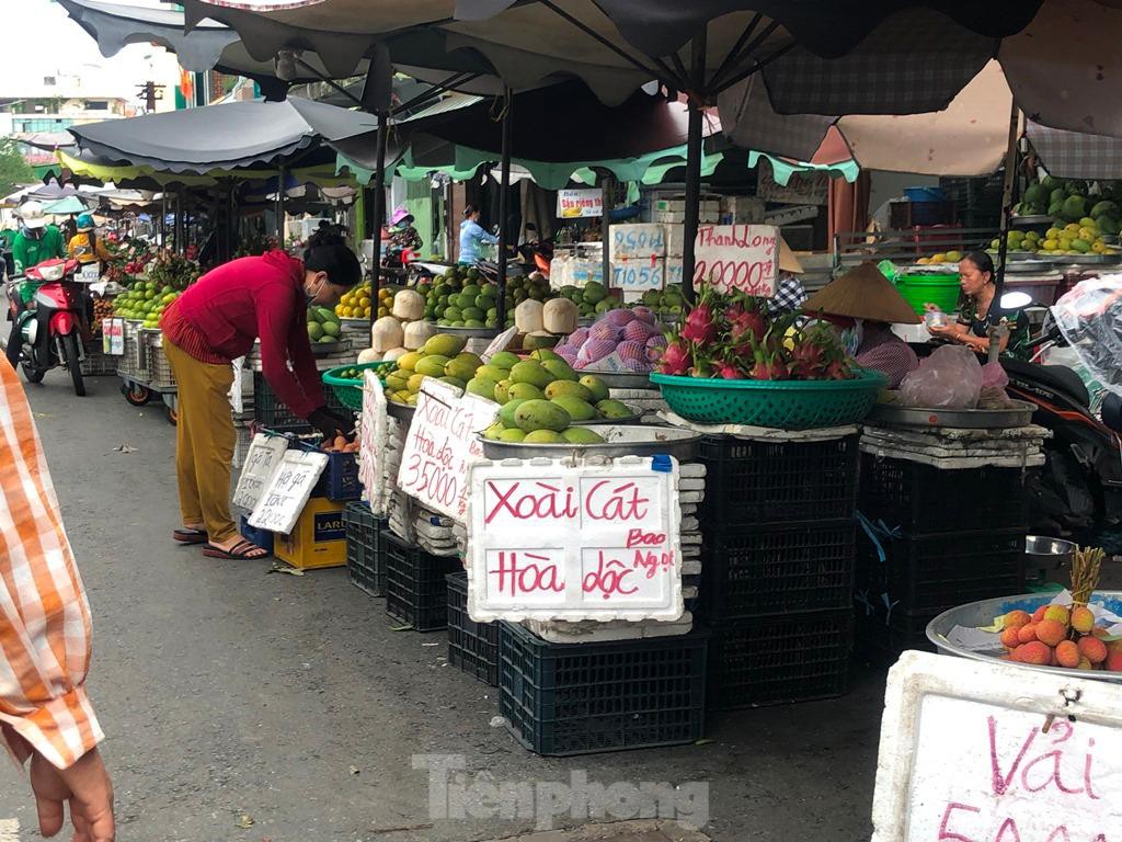 Xo&agrave;i gi&aacute; rẻ ngập chợ TPHCM - Ảnh 4.