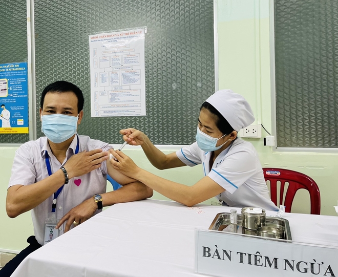 Ngừng quảng cáo tour đi Mỹ kết hợp tiêm vaccine COVID-19 - Ảnh 1.