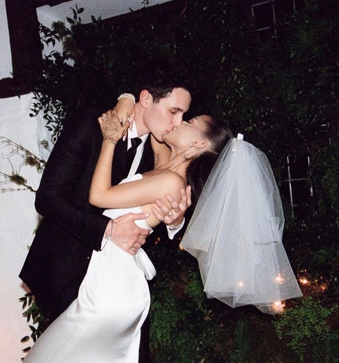 Vượt qua c&uacute; sốc v&igrave; bạn trai cũ qua đời đột ngột, mỹ nh&acirc;n 27 tuổi cưới &ocirc;ng tr&ugrave;m bất động sản: Đ&aacute;m cưới chỉ 20 kh&aacute;ch trong căn dinh thự hơn 155 tỷ đồng! - Ảnh 3.