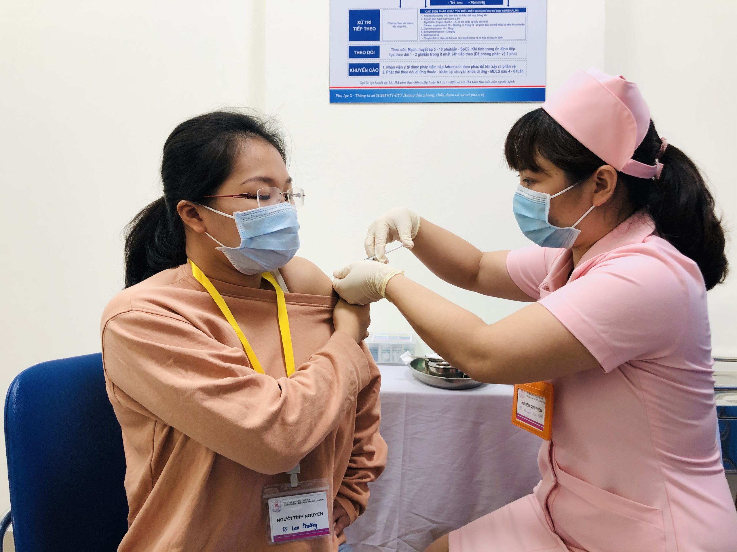 Việt Nam nhận thêm 5 triệu liều vắc-xin Covid-19 của AstraZeneca và Pfizer - Ảnh 2.