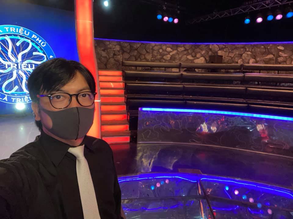 Ai Là Triệu Phú trong thời dịch: Sân khấu chỉ còn MC, người chơi, khán đài có đúng 1 khán giả - Ảnh 1.