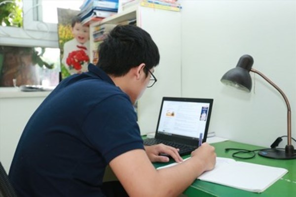 Tối nay, học sinh lớp 12 Hà Nội tiến hành kiểm tra học kỳ trực tuyến kết thúc năm học - Ảnh 1.